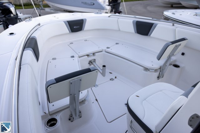 New 2023 Robalo R270 for sale